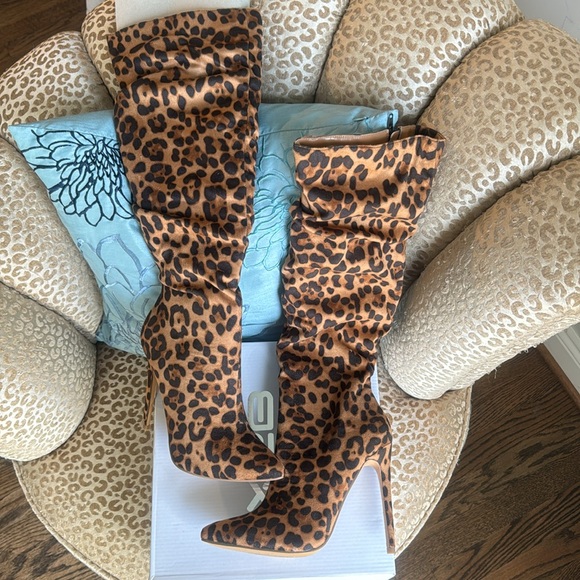 NIB X2B faux suede leopard stiletto knee boot - Picture 8 of 13